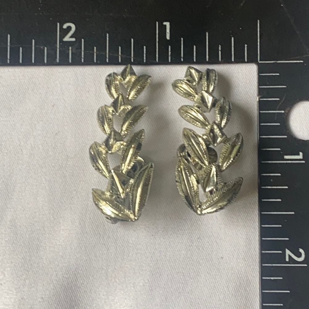 Coro Signed Ear Cuff